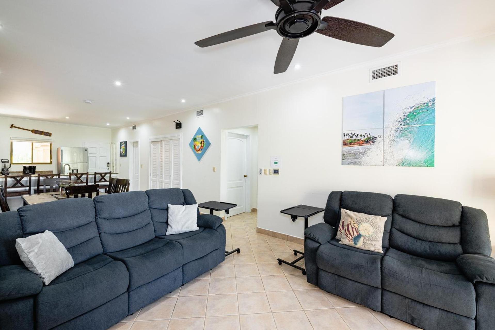 Sunrise 6- Ocean View 2 Bedroom Condo, Steps To The Beach タマリンド エクステリア 写真